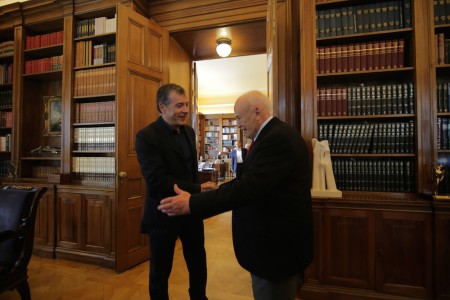 Η εθνικά επιβεβλημένη πρόταση για να βγούμε από το πολιτικό αδιέξοδο.Σε μια ιδιαίτερα ζεστή και φιλική ατμόσφαιρα έγινε η συνάντηση του Προέδρου της Δημοκρατίας Κάρολου Παπούλια με τον Επικεφαλής του Ποταμιού Σταύρου Θεοδωράκη